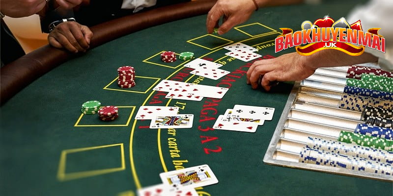 Một ván bài Poker diễn ra trong nhiều vòng khác nhau